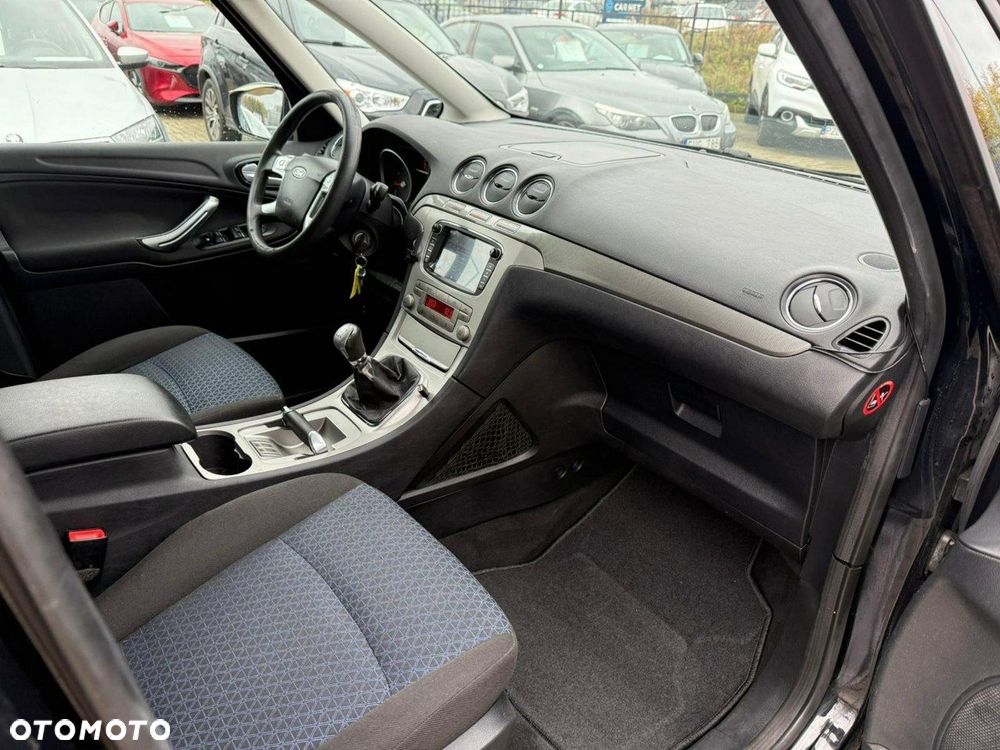 Ford Galaxy 2.0 Ambiente - 28