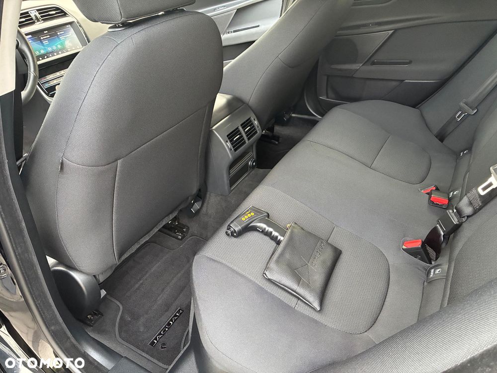 Jaguar XE 20d AWD Portfolio - 18