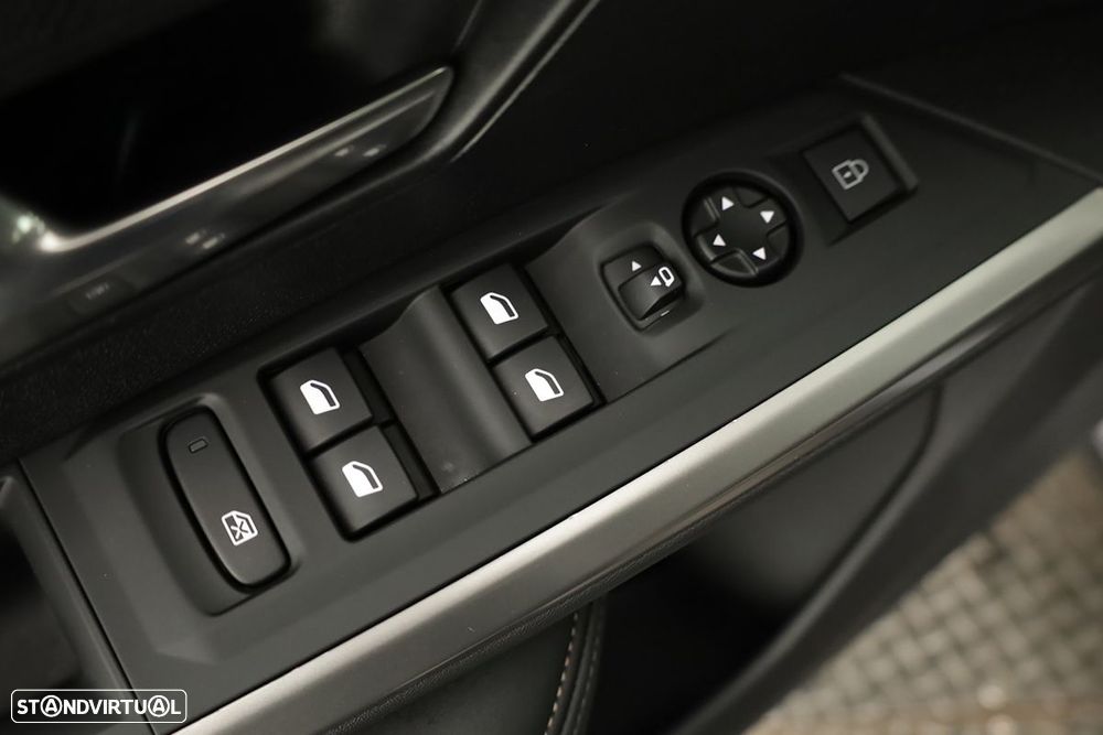 Peugeot 3008 1.2 Hybrid Allure e-DCS6 - 18