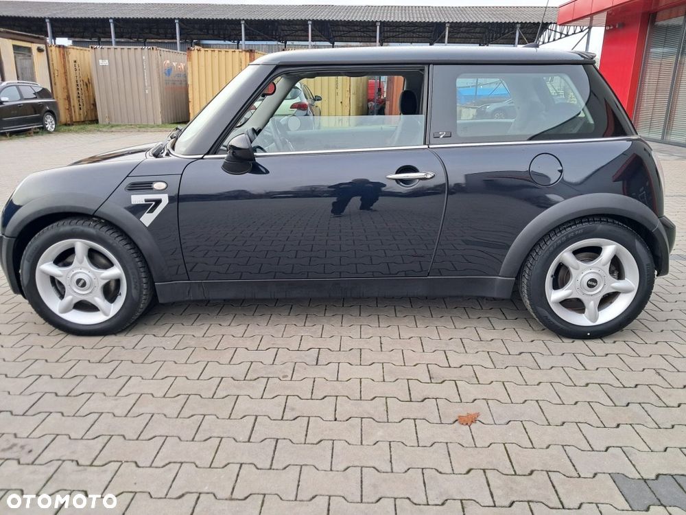 MINI ONE Sidewalk - 9