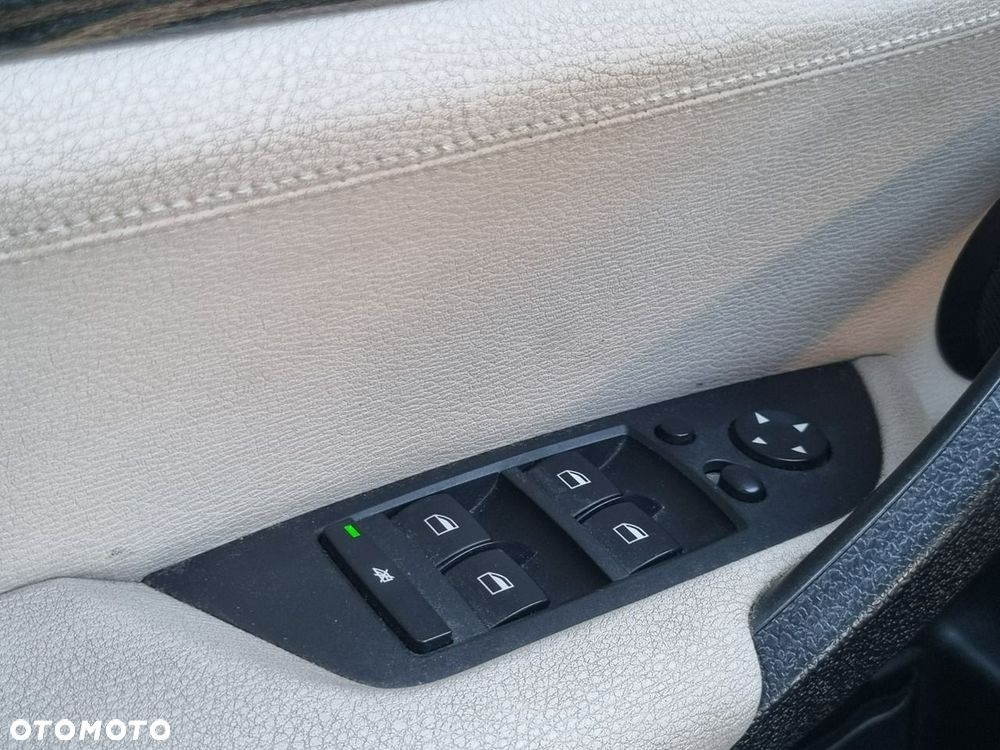 BMW X1 xDrive23d - 27