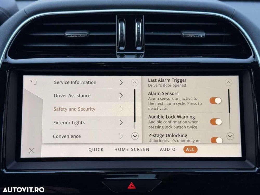 Jaguar XE D200 RWD MHEV R-Dynamic S - 33