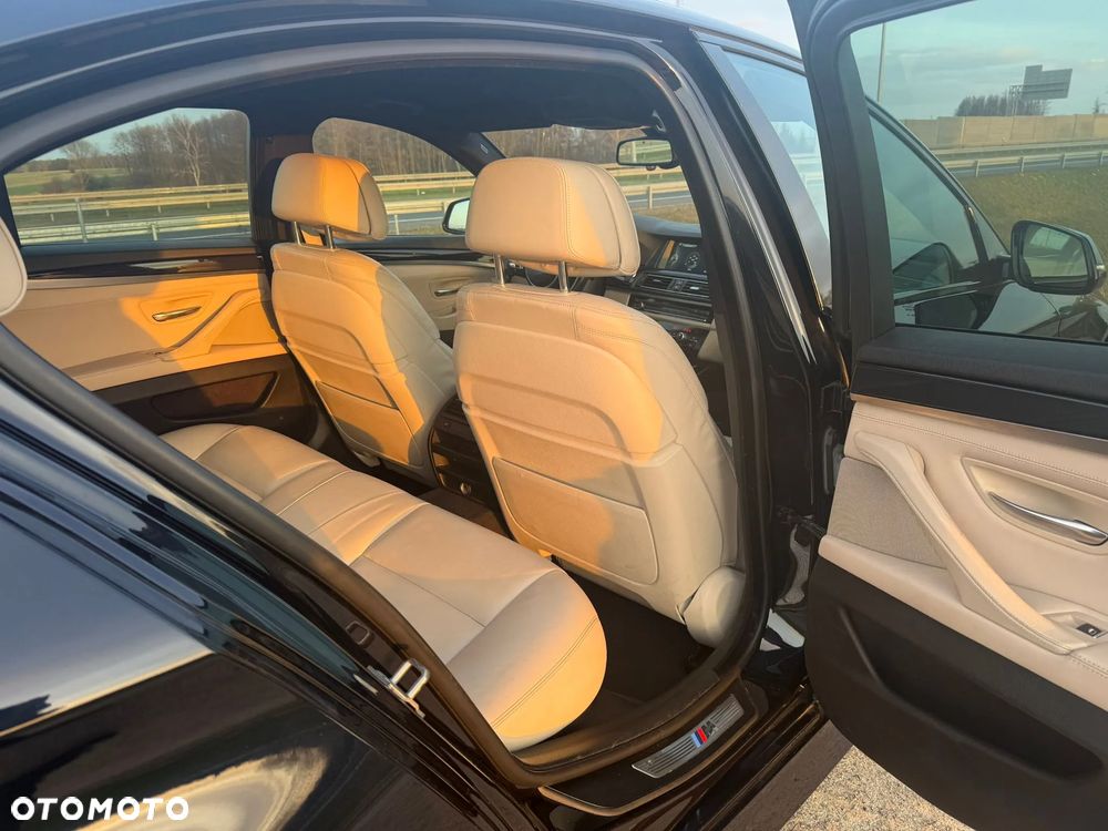 BMW Seria 5 535d xDrive - 14