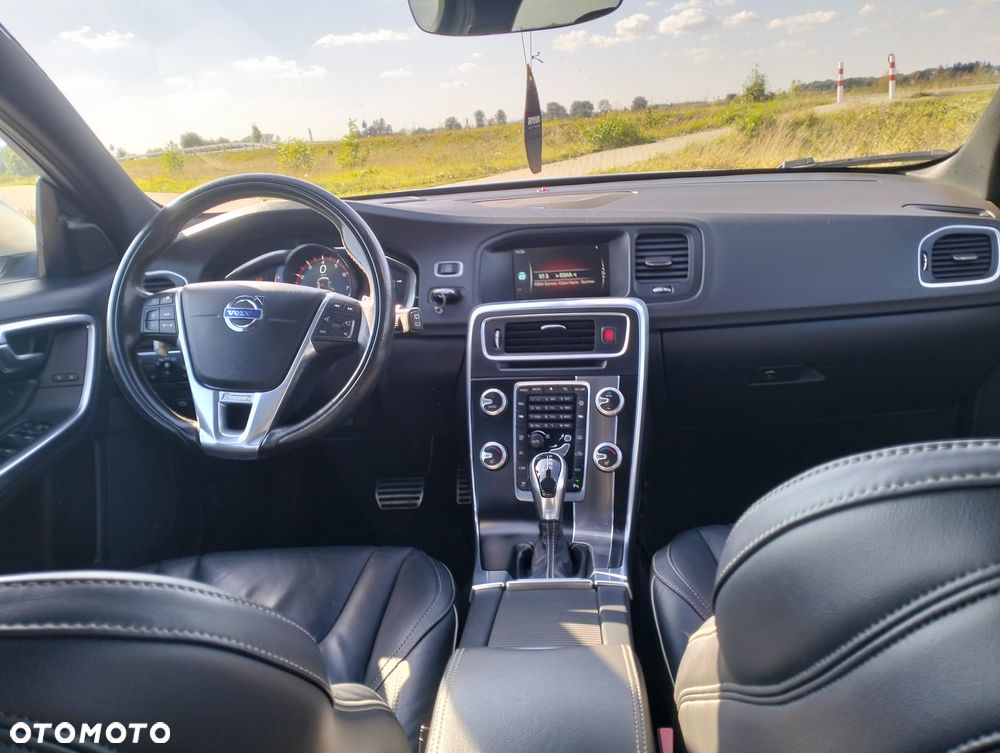 Volvo V60 T6 AWD Drive-E R-Design Momentum - 26