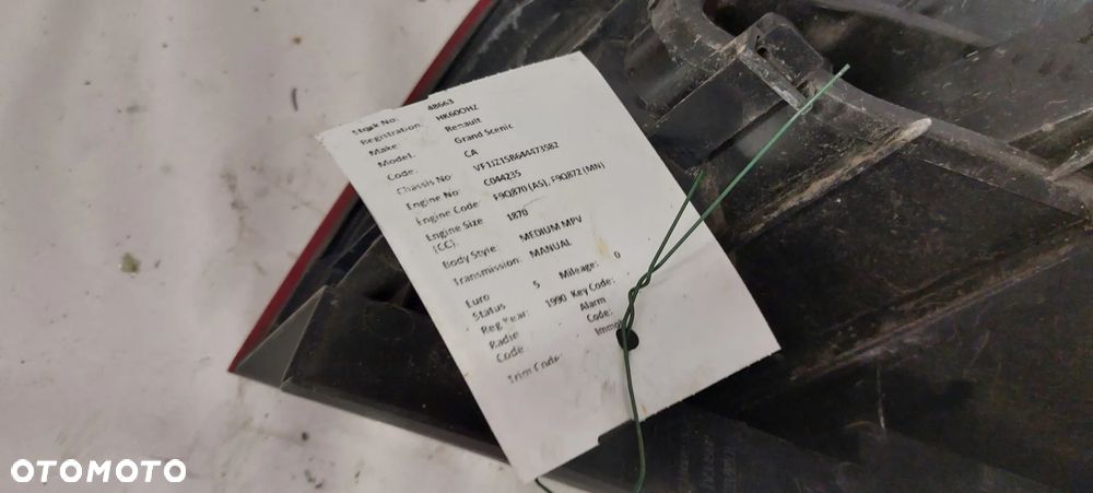 .  TYL TYLNA LAMPA PRAWA RENAULT SCENIC 3 - 6