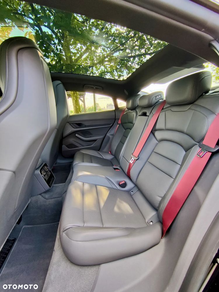 Porsche Taycan Performance Plus - 15
