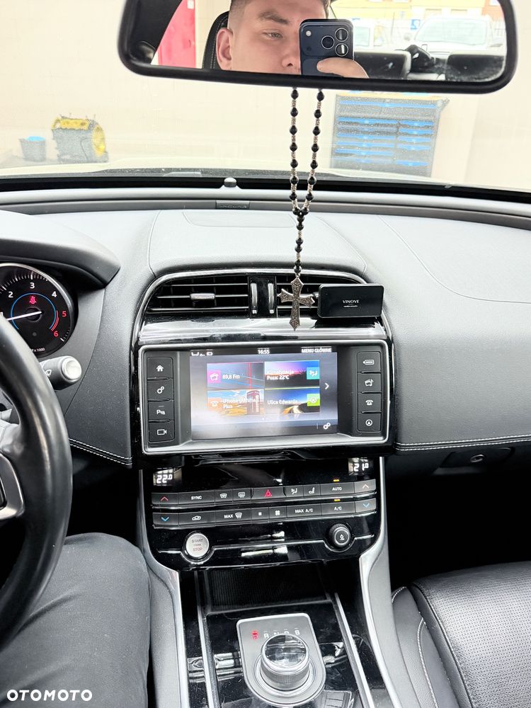 Jaguar F-Pace 2.0 i4D RWD R-Sport - 16