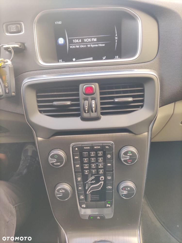 Volvo V40 D4 Drive-E Momentum - 22