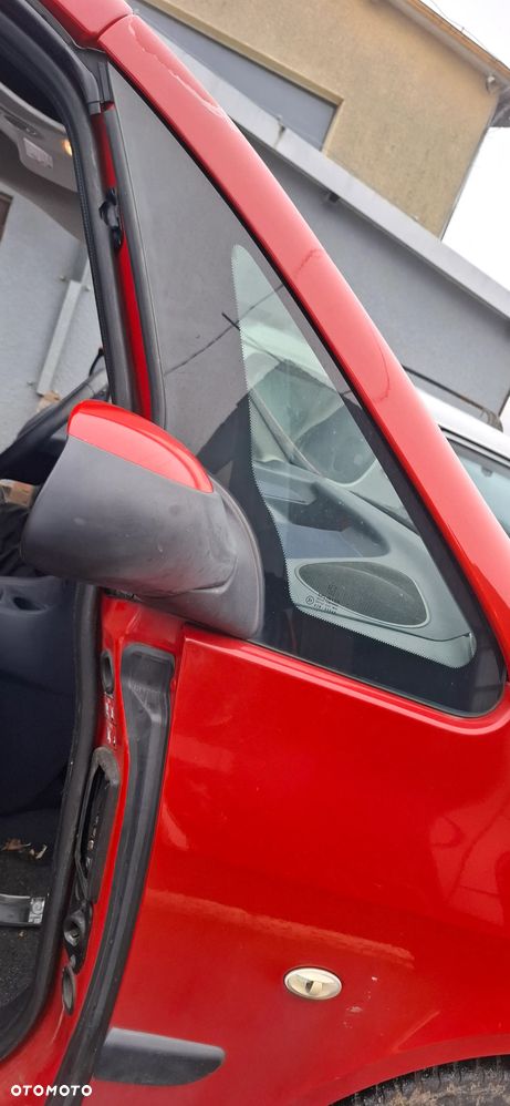 Peugeot 1007 1,4 b 2005 na części - 15