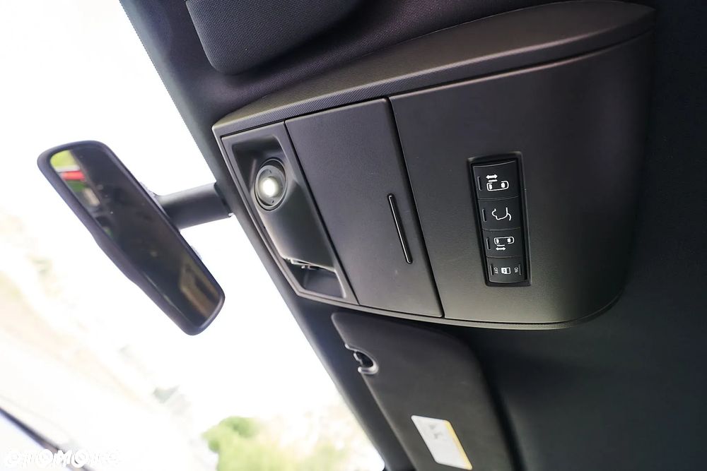 Dodge Grand Caravan - 34