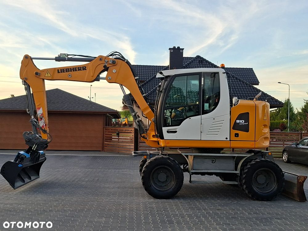Liebherr A910 COMPACT rok 2015 Super Stan - 6