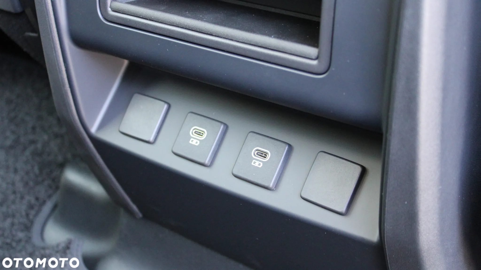 Land Rover Defender - 10