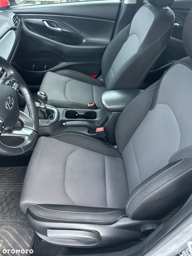 Hyundai i30 1.5 DPI Classic + - 16