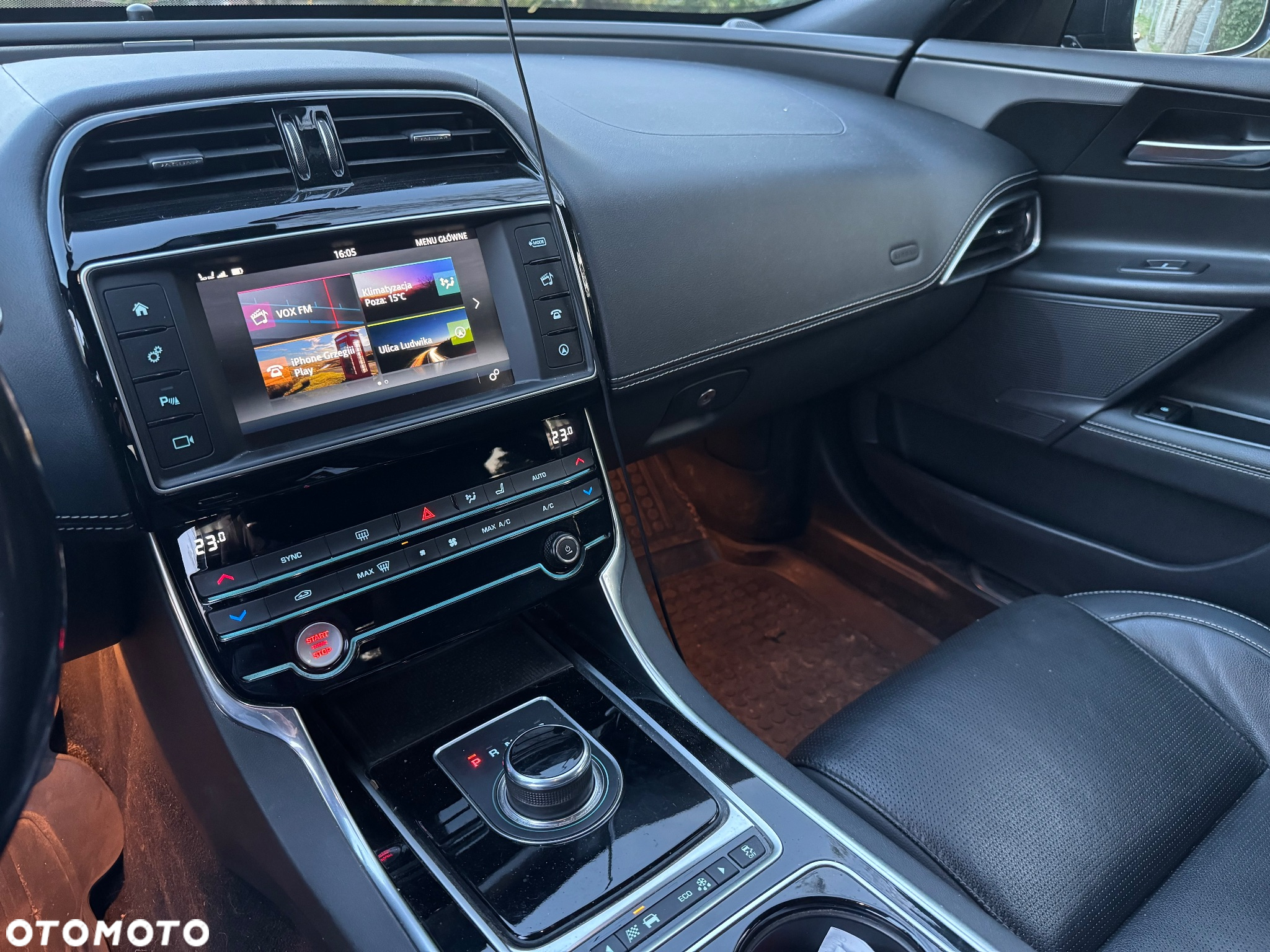 Jaguar XE 2.0 D R-Sport - 9