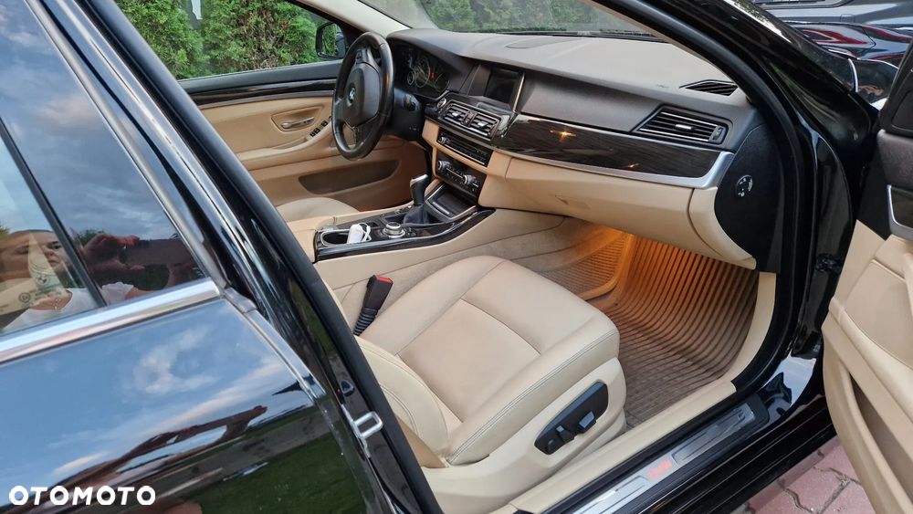 BMW Seria 5 525d Luxury Line - 12