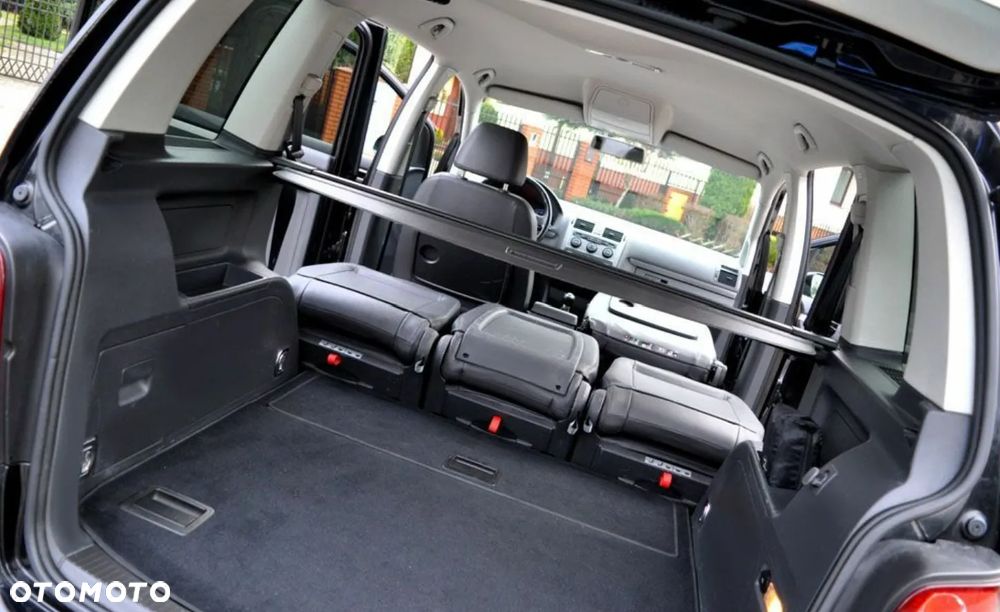 Volkswagen Touran - 8
