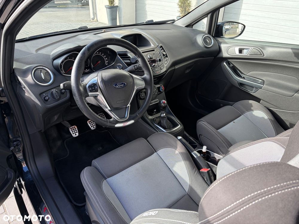 Ford Fiesta ST - 13
