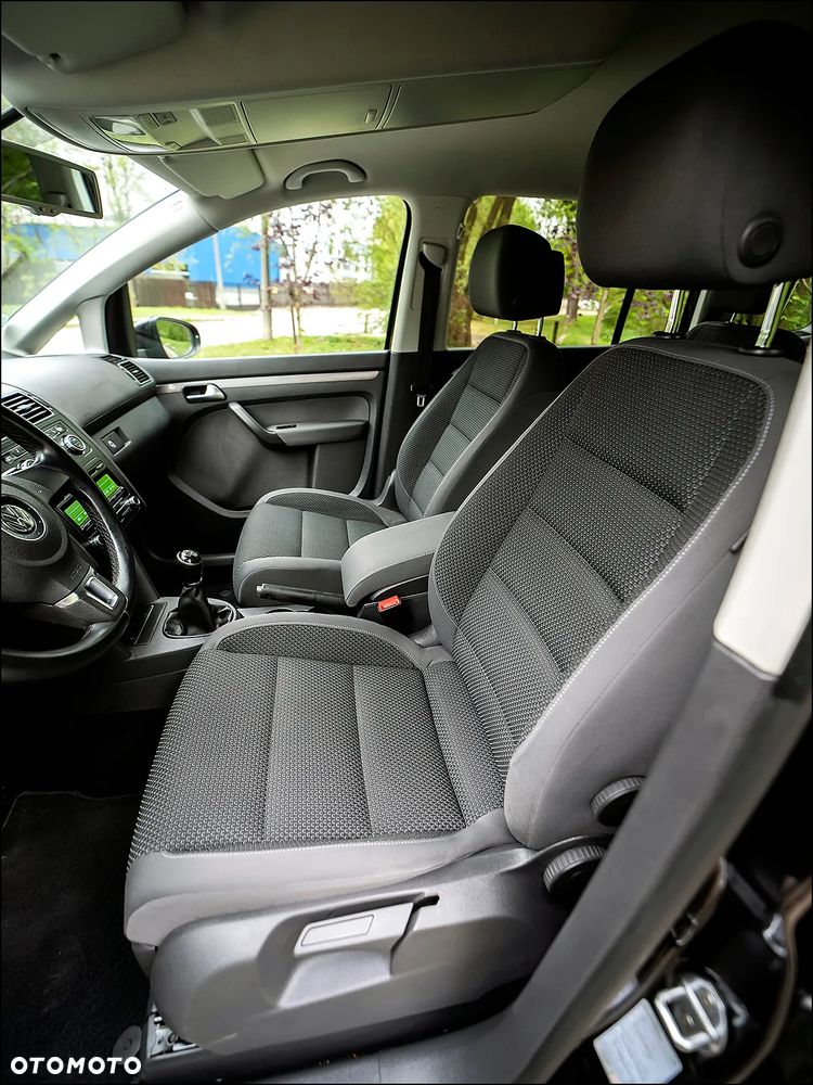 Volkswagen Touran - 29