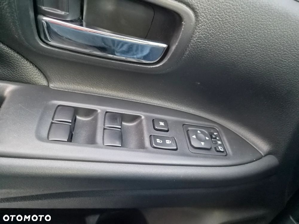 Mitsubishi Outlander - 40