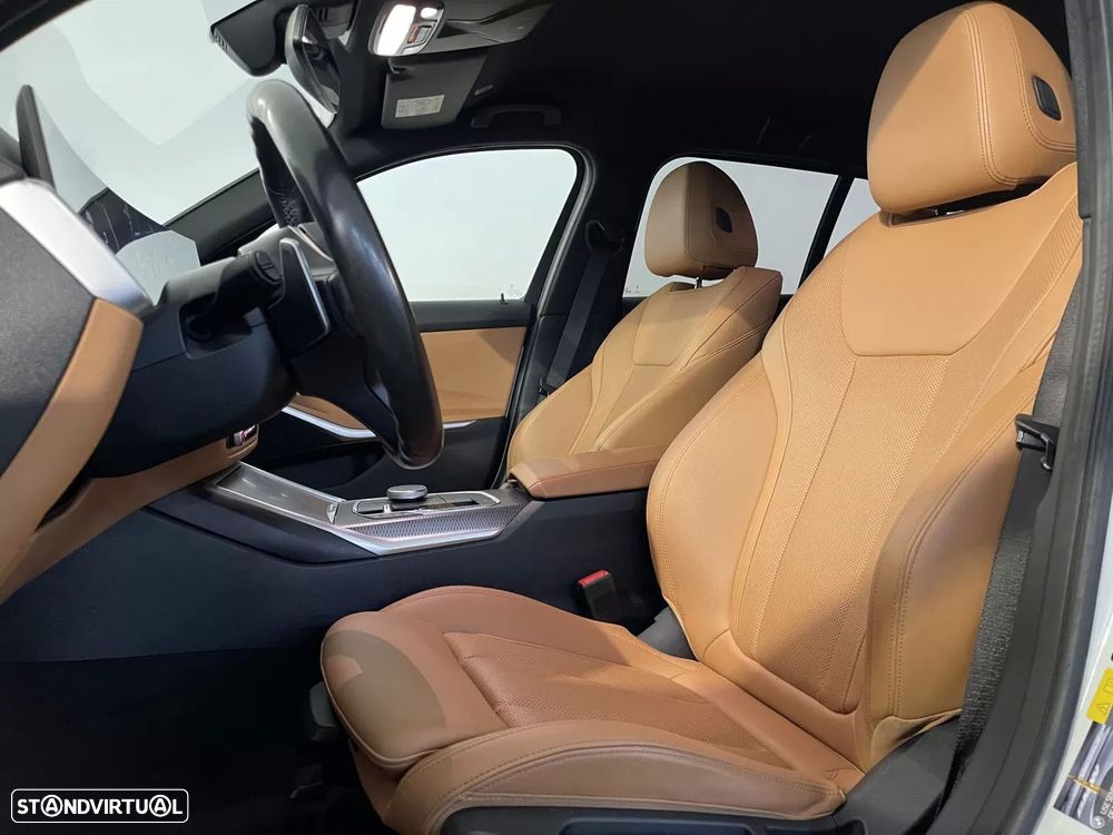 BMW 320 e Pack Desportivo M Auto - 13