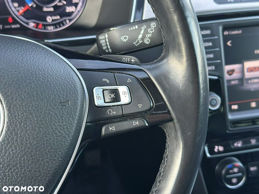 Volkswagen Passat Variant 2.0 TDI Bi-Turbo BMT 4Mot Highline DSG - 23