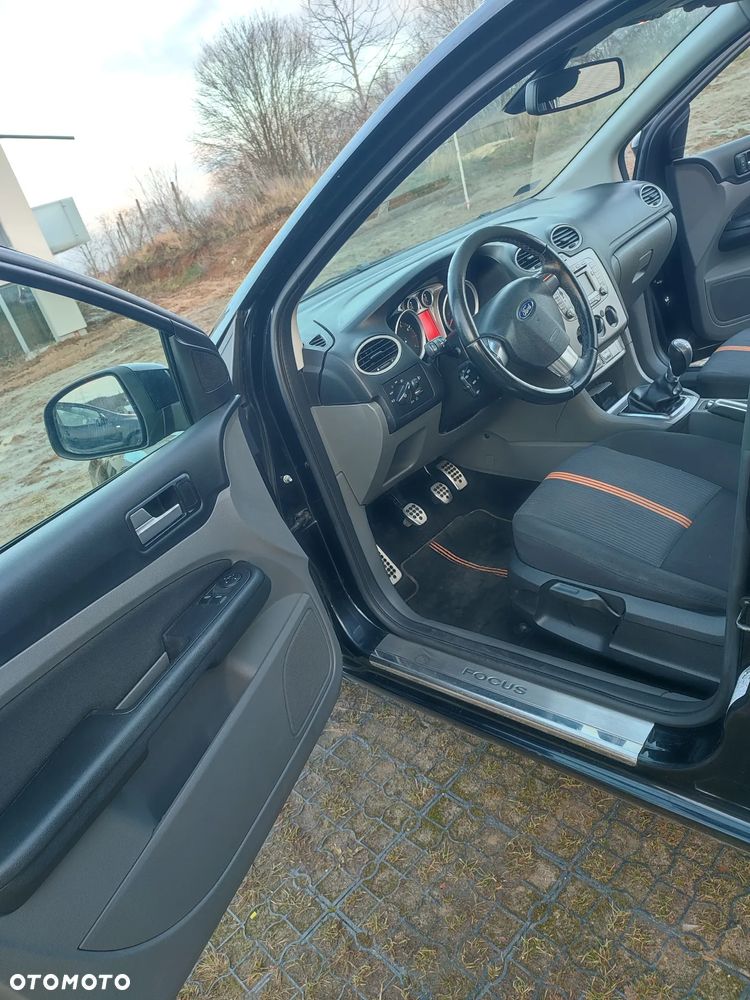 Ford Focus 1.6 Trend EU5 - 27