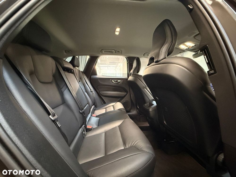 Volvo XC 60 B4 D AWD Inscription - 24