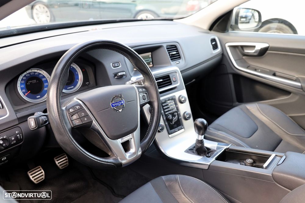Volvo V60 2.0 D3 R-Design Start/Stop - 13