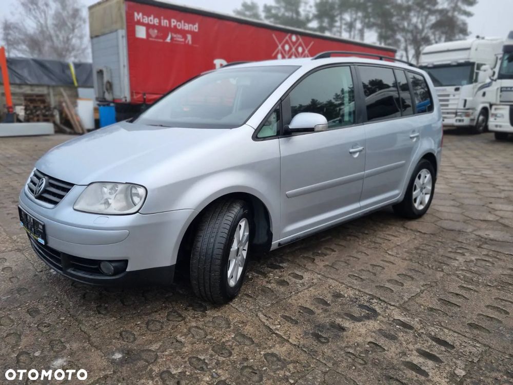Volkswagen Touran - 1