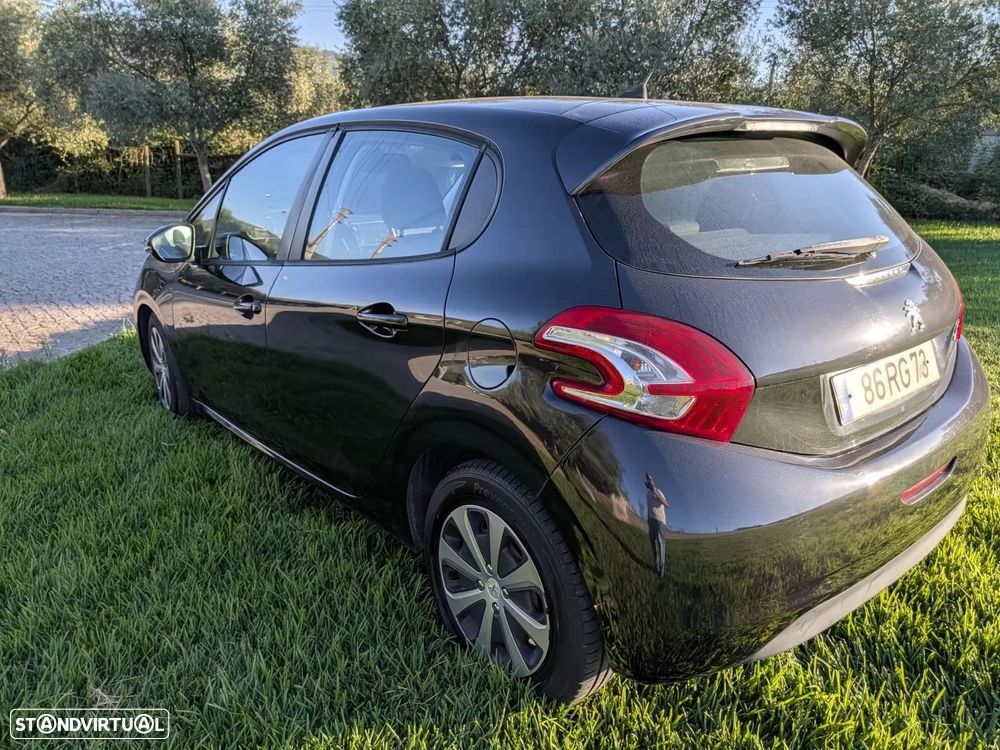 Peugeot 208 - 5
