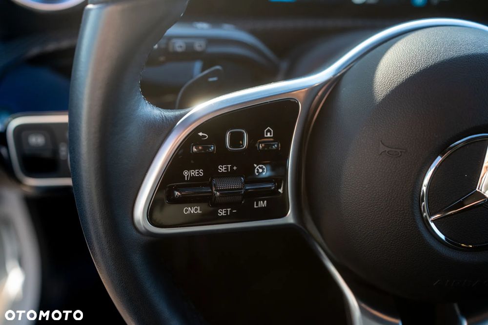 Mercedes-Benz Klasa A 180 Style 7G-DCT - 36