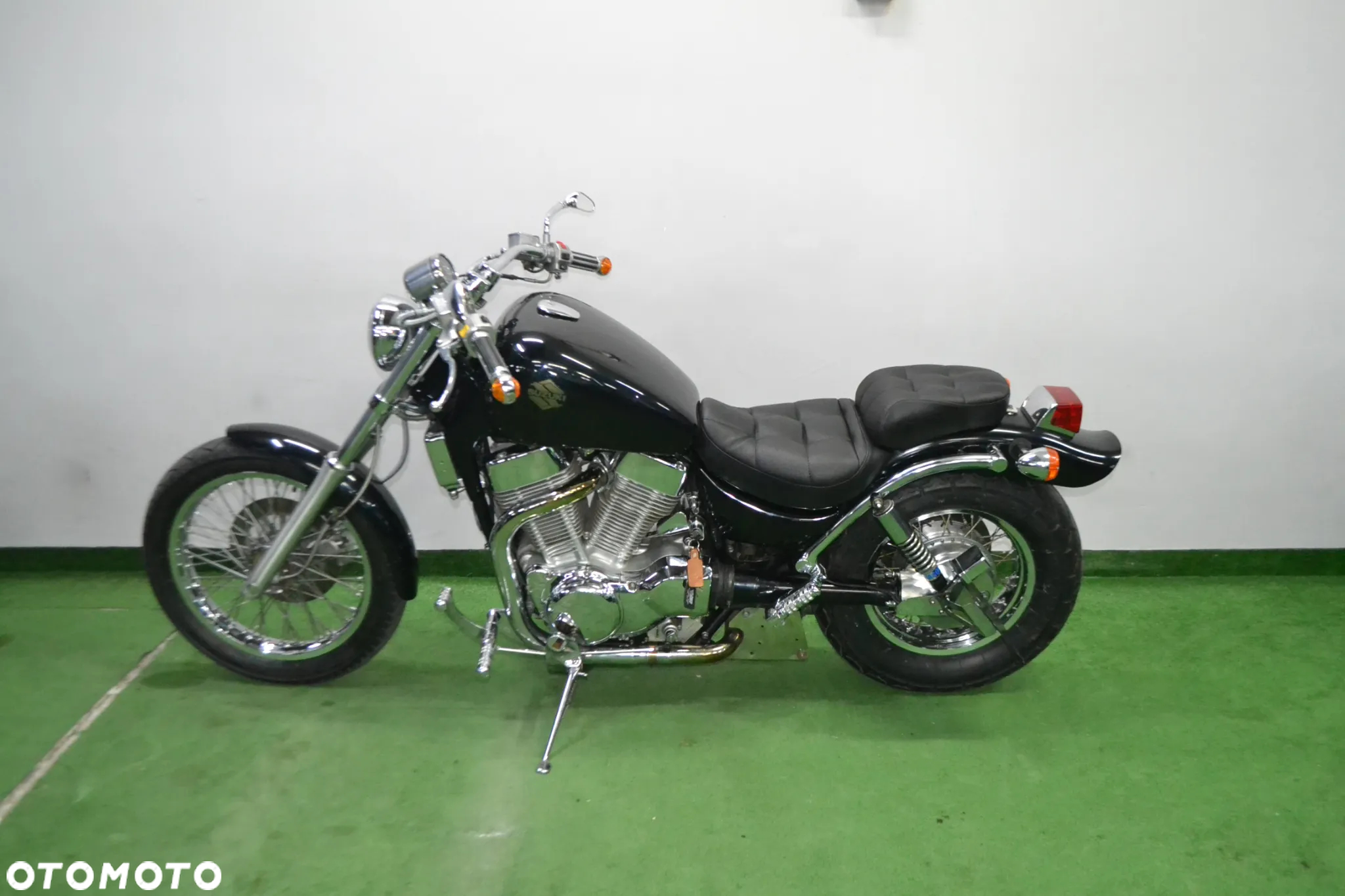 Suzuki Intruder - 3