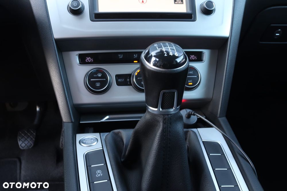 Volkswagen Passat 1.6 TDI BMT Comfortline - 23