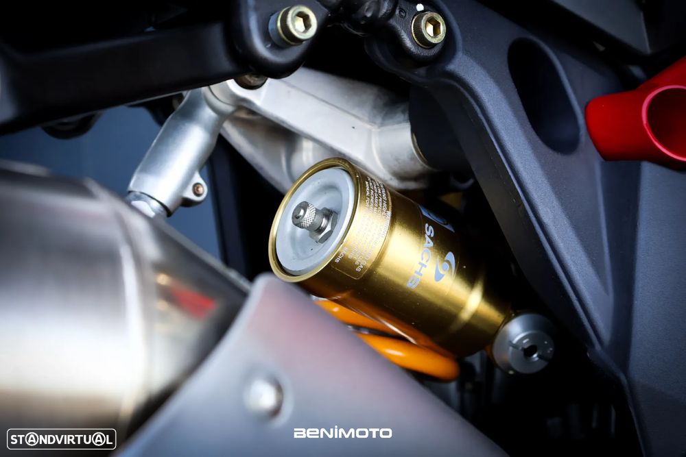 MV Agusta Brutale 910 - 13