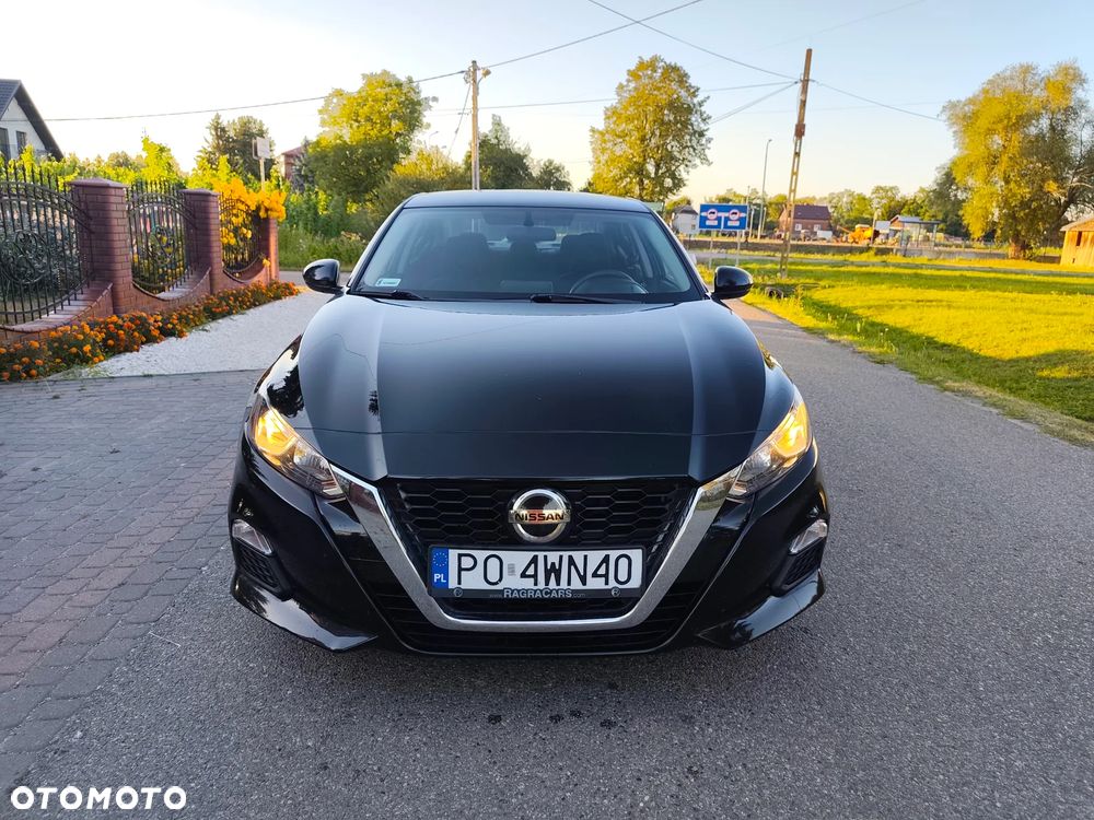 Nissan Altima - 2