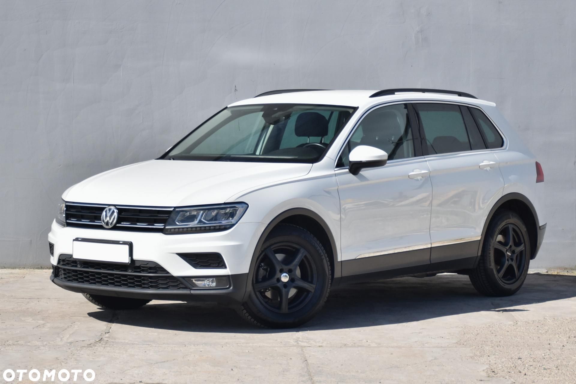 Volkswagen Tiguan - 1