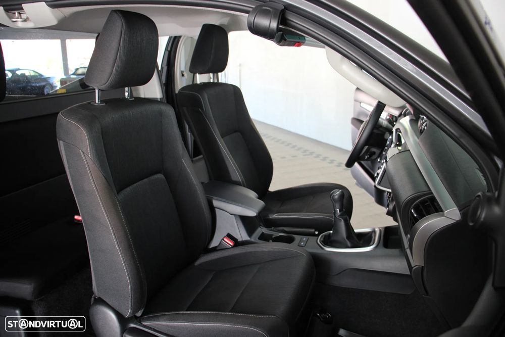 Toyota HILUX 2.4 D-4D 4WD CE Trial 3L - 12