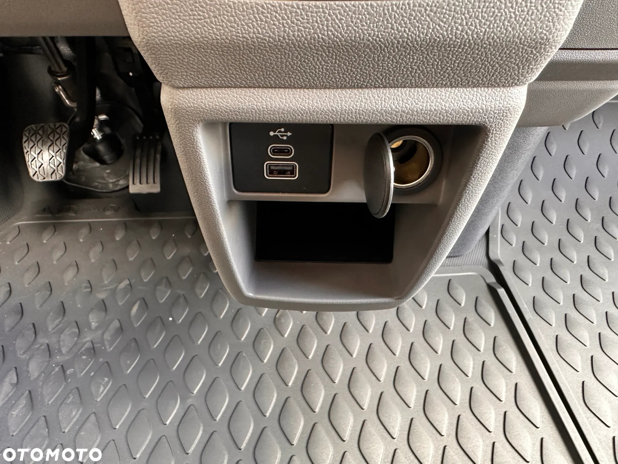 Volkswagen Transporter T7 - 21