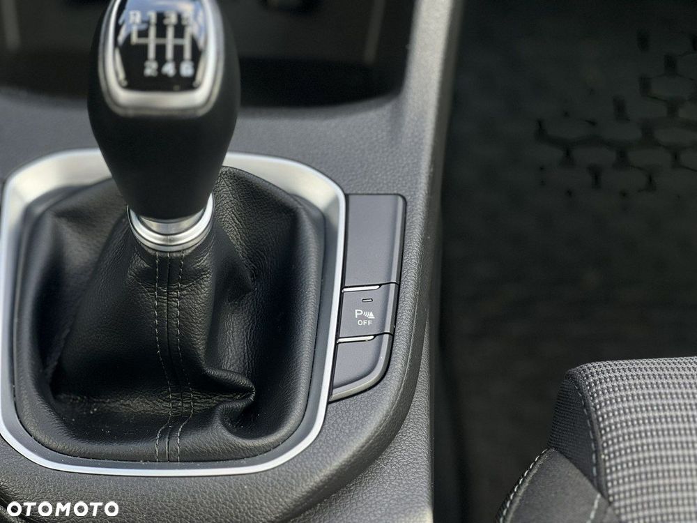 Hyundai i30 1.5 DPI Classic + - 24