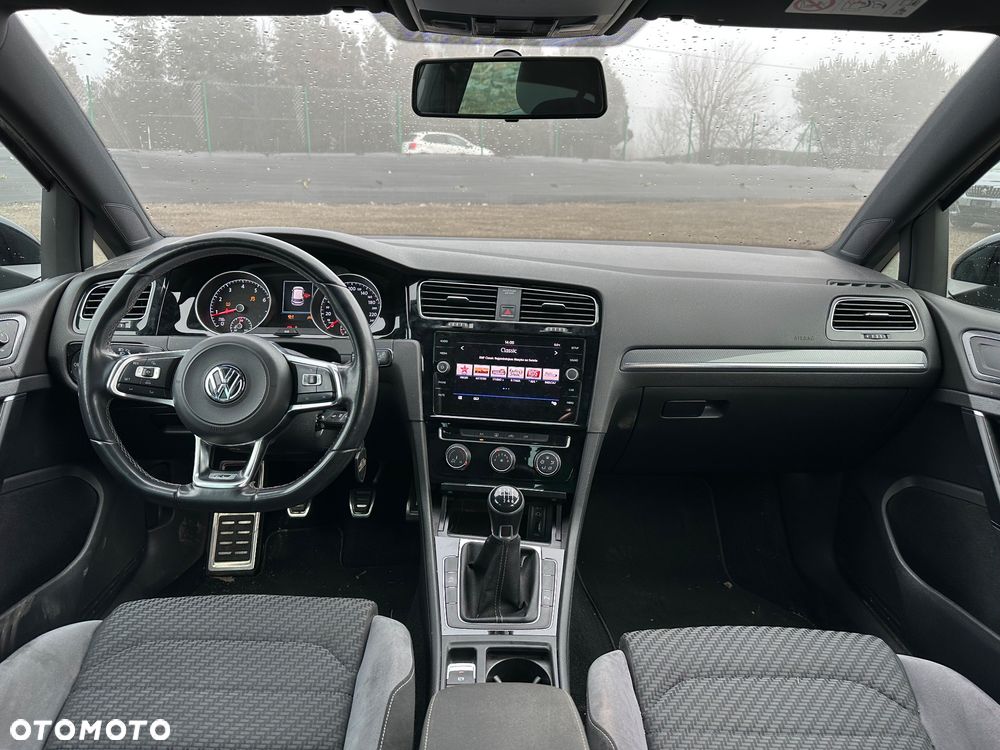 Volkswagen Golf - 24