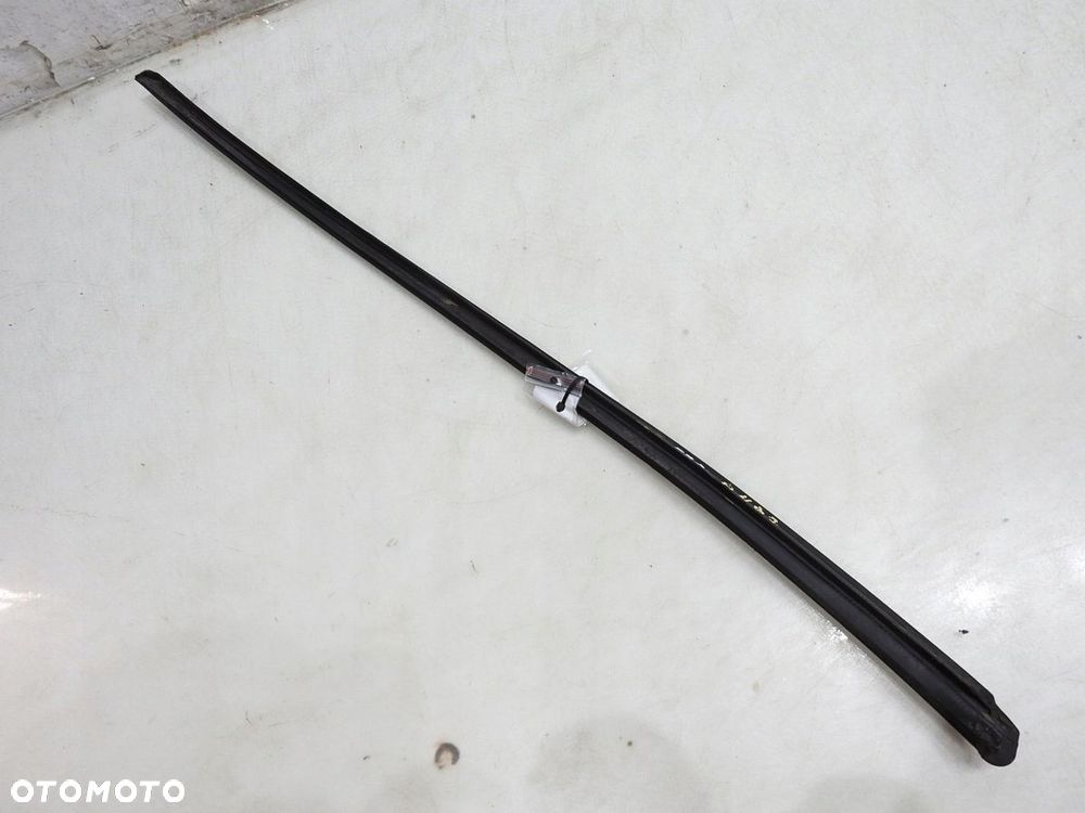 LISTWA SZYBY CZOŁOWEJ PRAWA AUDI A4 B7 - 2