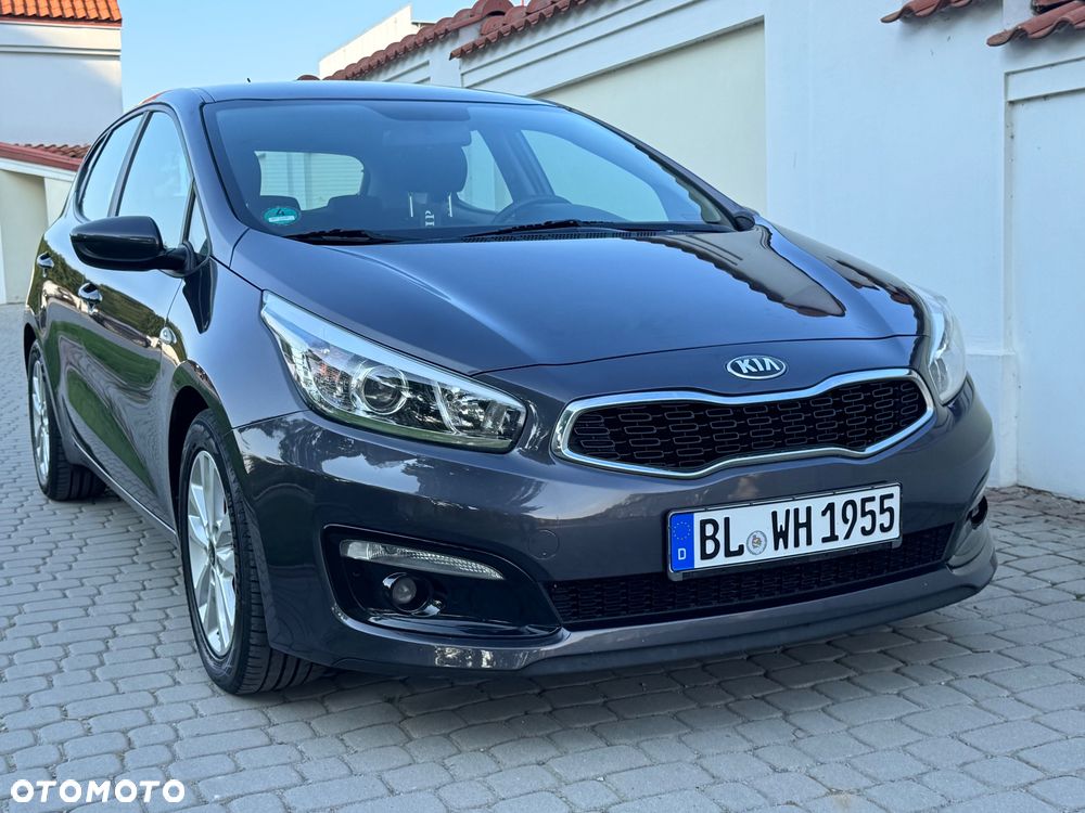 Kia Ceed - 32