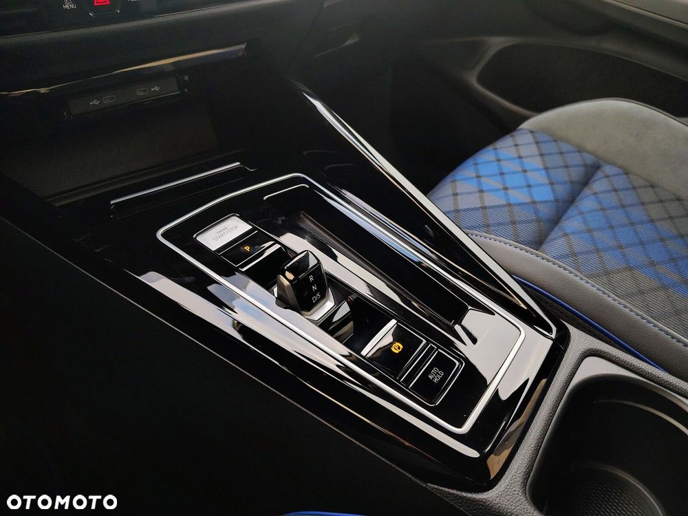 Volkswagen Golf - 16