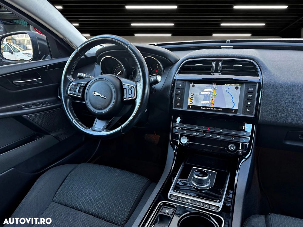Jaguar XE 2.0 Prestige - 10
