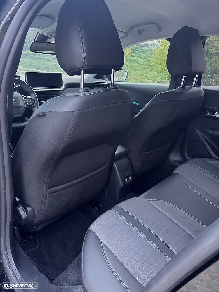 Peugeot e-208 Allure Pack - 13