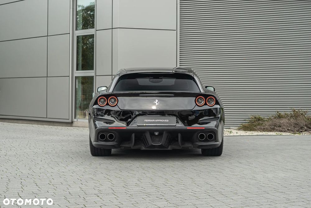 Ferrari GTC4Lusso - 4