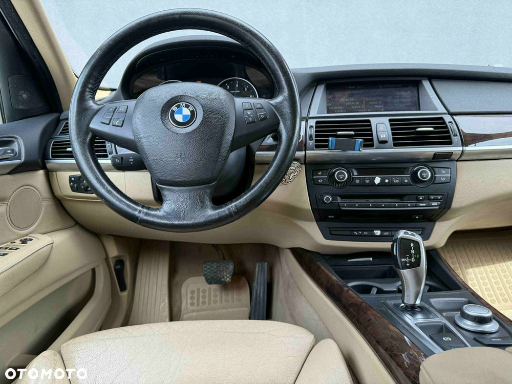 BMW X5 xDrive30i - 14