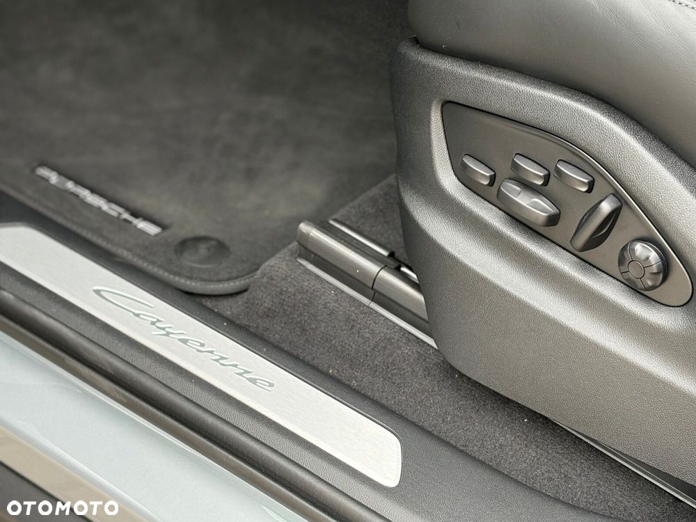 Porsche Cayenne - 14