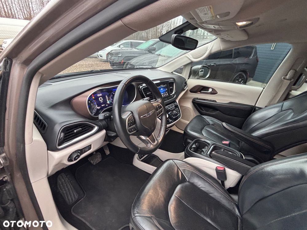 Chrysler Pacifica - 14