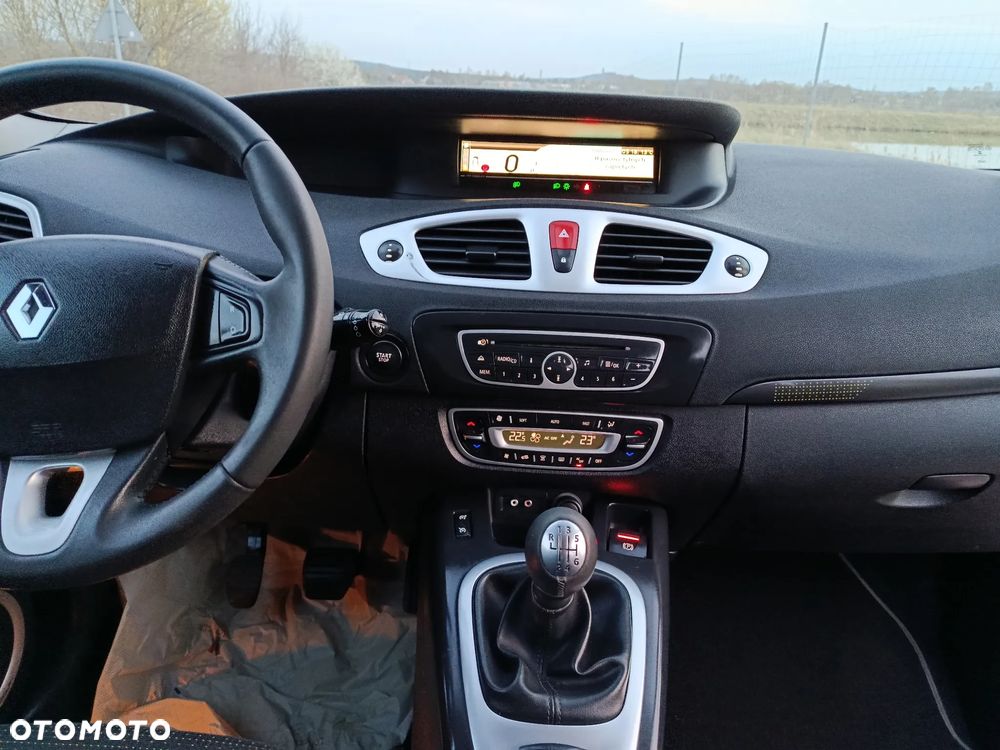 Renault Scenic 1.6 16V 110 Dynamique - 24